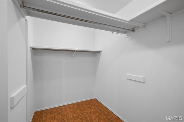 585 Coeur De Royale Drive 301, Creve Coeur, MO 63141