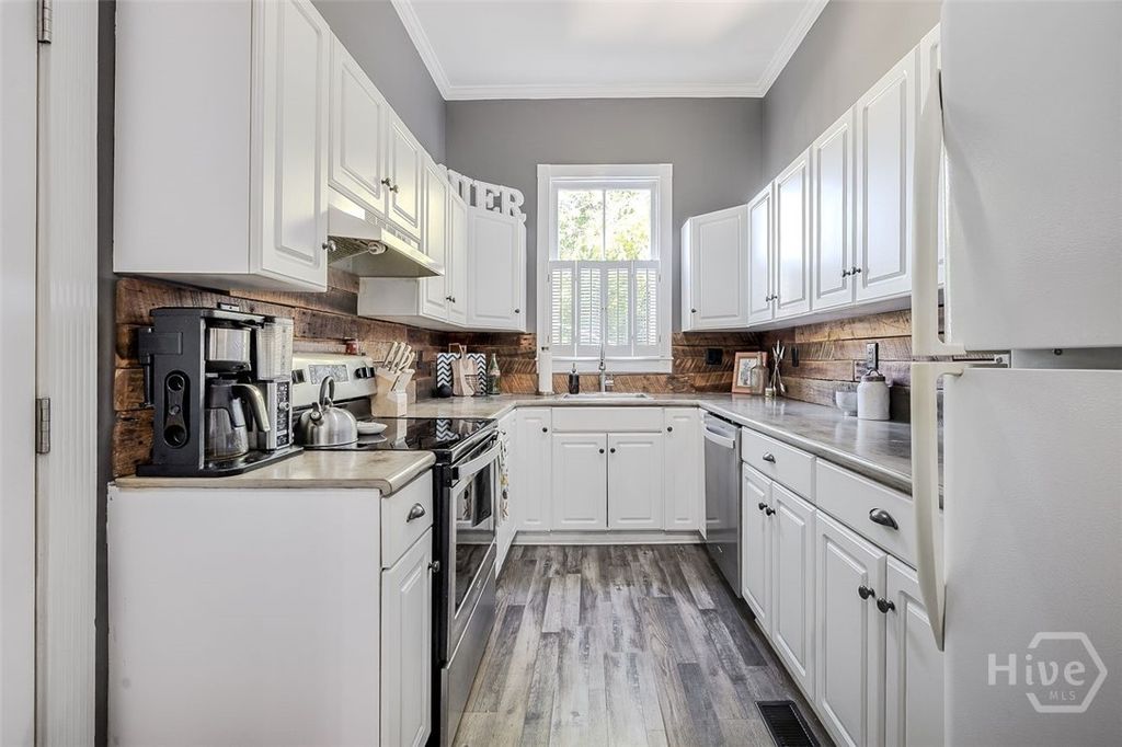 Image 15 of property listing at 522 Nicoll Street, Savannah, GA 31401