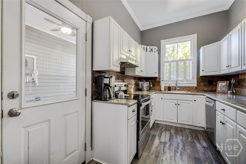 Image 16 of property listing at 522 Nicoll Street, Savannah, GA 31401