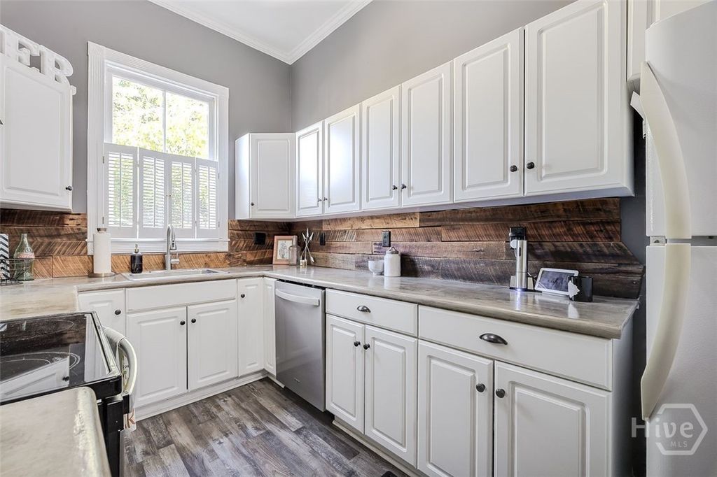 Image 17 of property listing at 522 Nicoll Street, Savannah, GA 31401