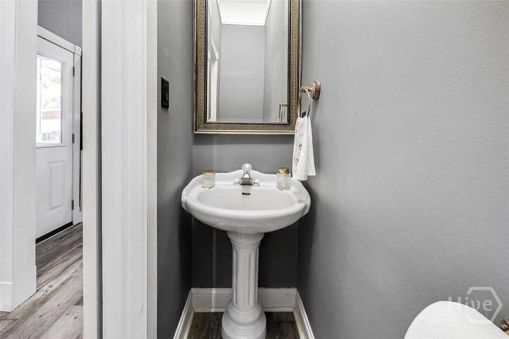 Image 20 of property listing at 522 Nicoll Street, Savannah, GA 31401