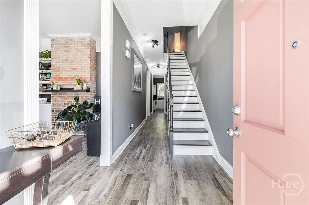 Image 5 of property listing at 522 Nicoll Street, Savannah, GA 31401