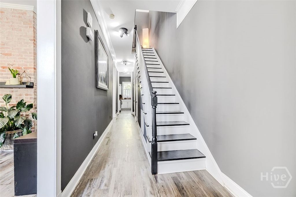 Image 6 of property listing at 522 Nicoll Street, Savannah, GA 31401