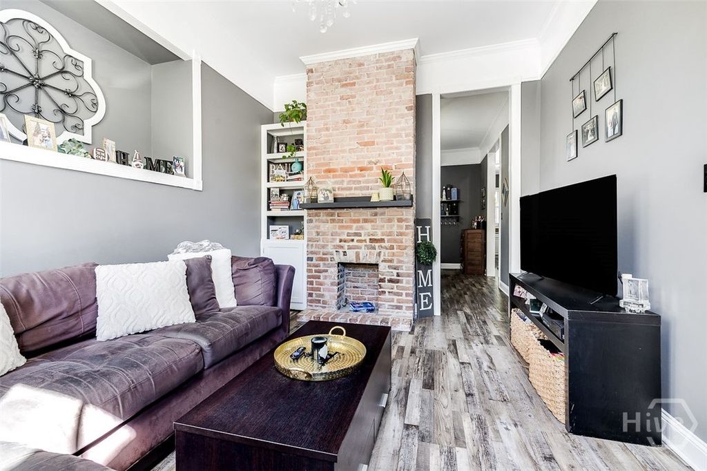 Image 9 of property listing at 522 Nicoll Street, Savannah, GA 31401