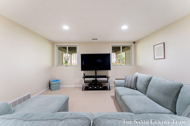 145 Stonegate Court, Spring Lake Vllg, MI 49456