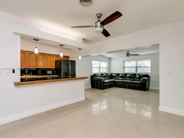 870 NE 182nd St, North Miami Beach, FL 33162