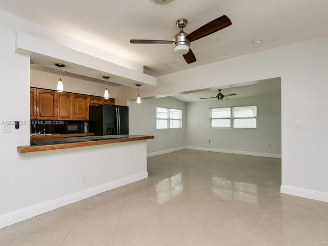 870 NE 182nd St, North Miami Beach, FL 33162