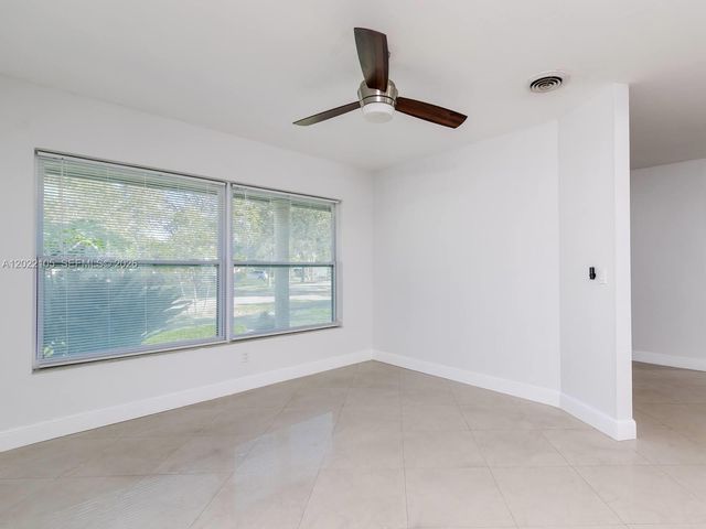 870 NE 182nd St, North Miami Beach, FL 33162