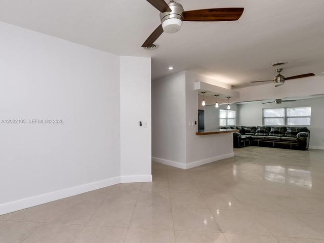 870 NE 182nd St, North Miami Beach, FL 33162