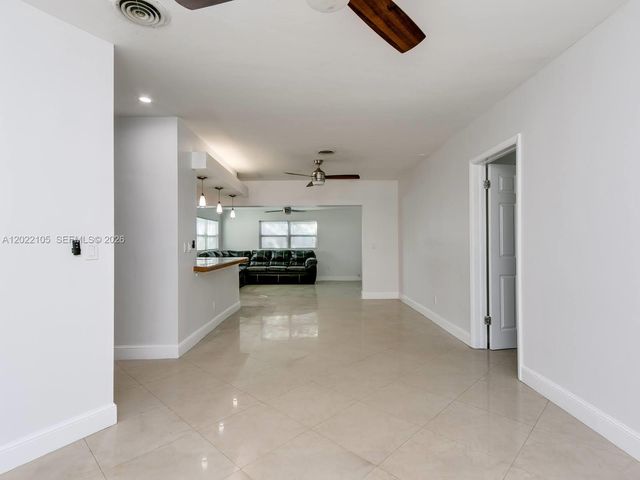 870 NE 182nd St, North Miami Beach, FL 33162