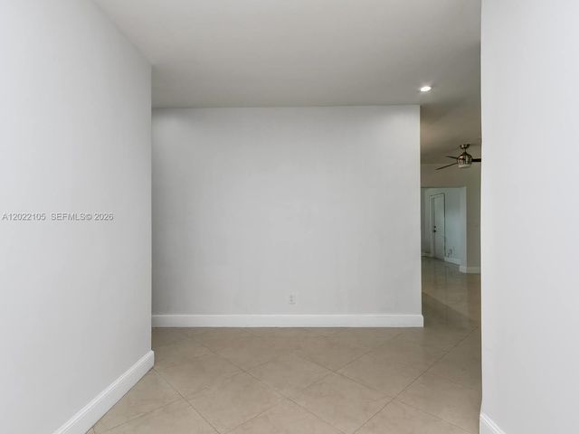 870 NE 182nd St, North Miami Beach, FL 33162
