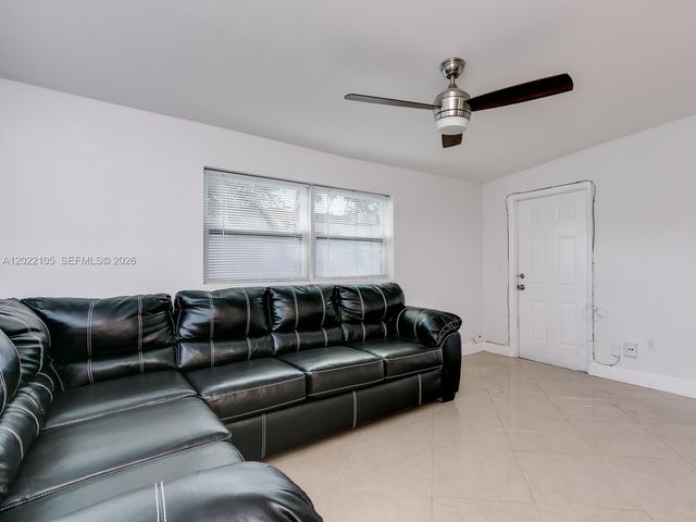 870 NE 182nd St, North Miami Beach, FL 33162
