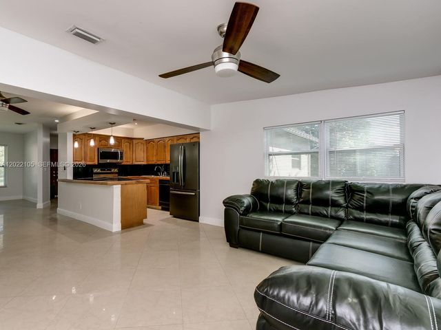 870 NE 182nd St, North Miami Beach, FL 33162