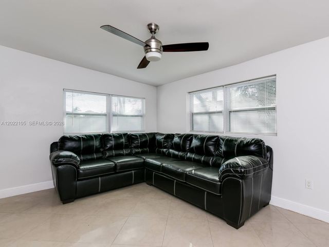 870 NE 182nd St, North Miami Beach, FL 33162