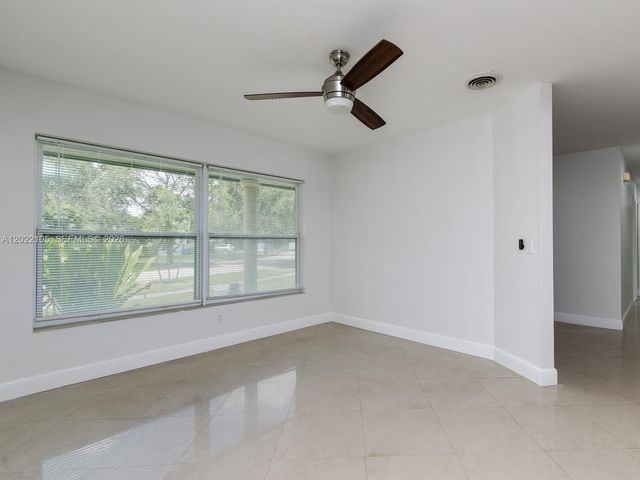 870 NE 182nd St, North Miami Beach, FL 33162