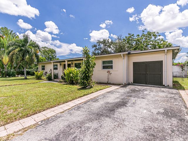 870 NE 182nd St, North Miami Beach, FL 33162