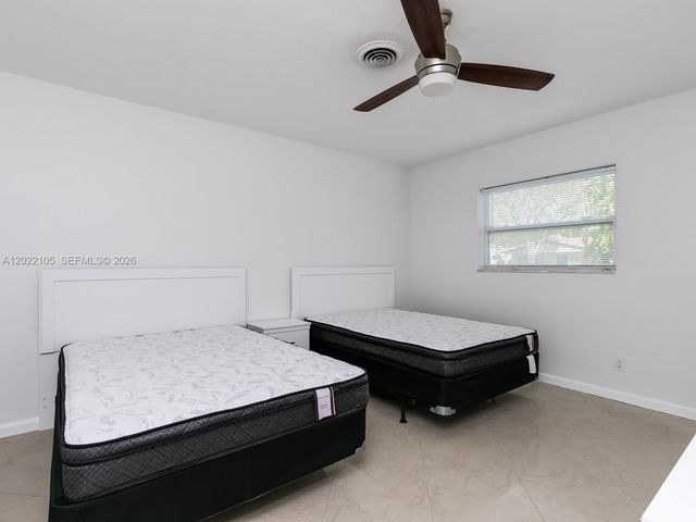 870 NE 182nd St, North Miami Beach, FL 33162