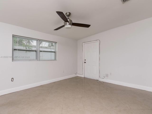 870 NE 182nd St, North Miami Beach, FL 33162