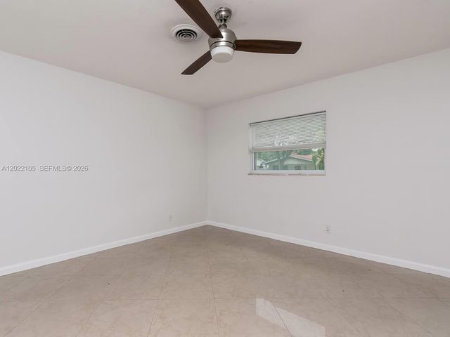 870 NE 182nd St, North Miami Beach, FL 33162