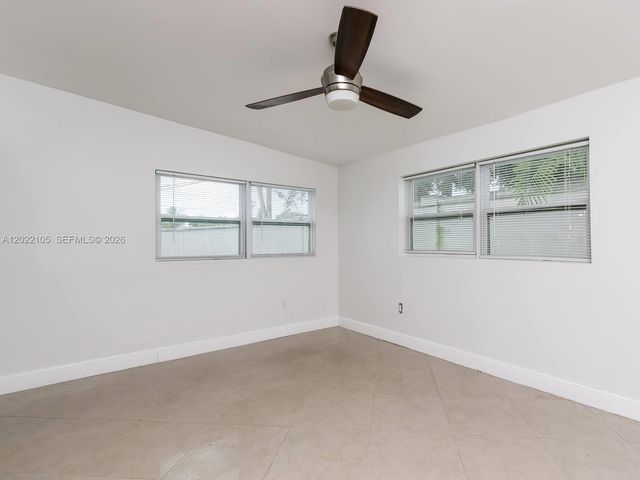 870 NE 182nd St, North Miami Beach, FL 33162