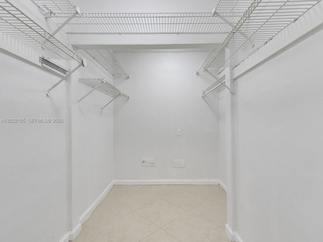 870 NE 182nd St, North Miami Beach, FL 33162