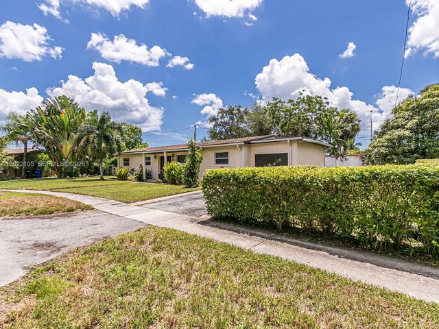870 NE 182nd St, North Miami Beach, FL 33162