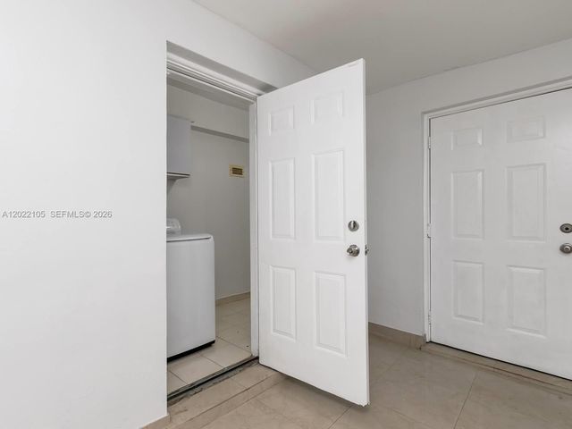 870 NE 182nd St, North Miami Beach, FL 33162