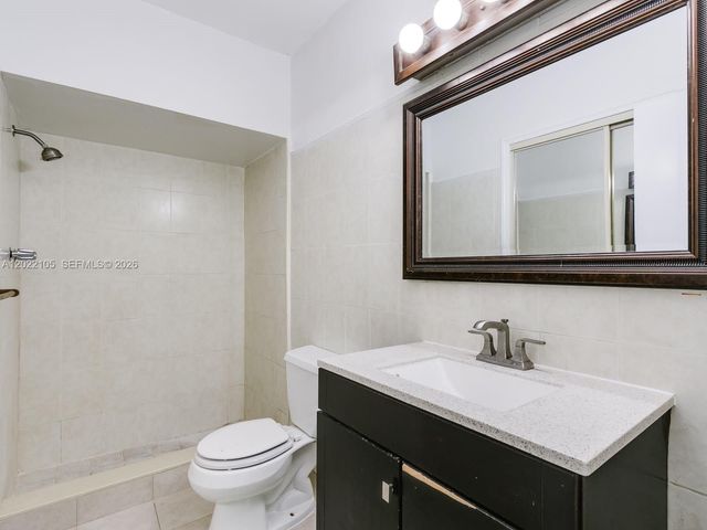 870 NE 182nd St, North Miami Beach, FL 33162