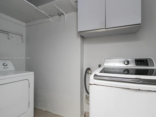 870 NE 182nd St, North Miami Beach, FL 33162