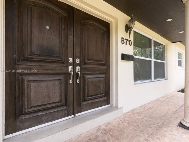 870 NE 182nd St, North Miami Beach, FL 33162