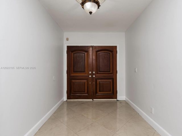 870 NE 182nd St, North Miami Beach, FL 33162