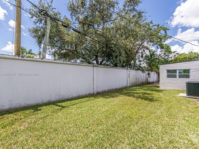 870 NE 182nd St, North Miami Beach, FL 33162