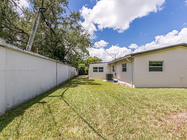870 NE 182nd St, North Miami Beach, FL 33162