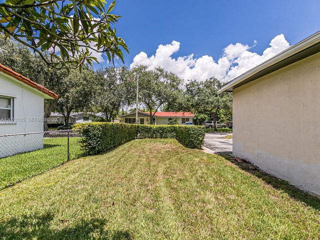 870 NE 182nd St, North Miami Beach, FL 33162