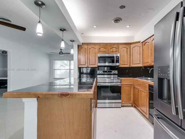 870 NE 182nd St, North Miami Beach, FL 33162