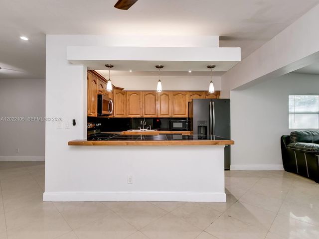 870 NE 182nd St, North Miami Beach, FL 33162