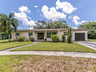 870 NE 182nd St, North Miami Beach, FL 33162