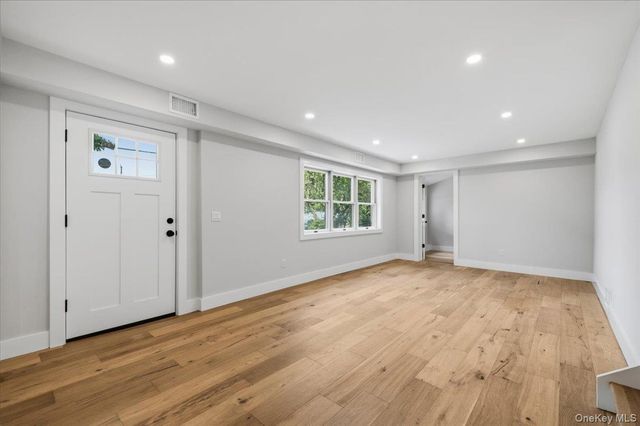 103 Bonnie Road, Oakdale, NY 11769