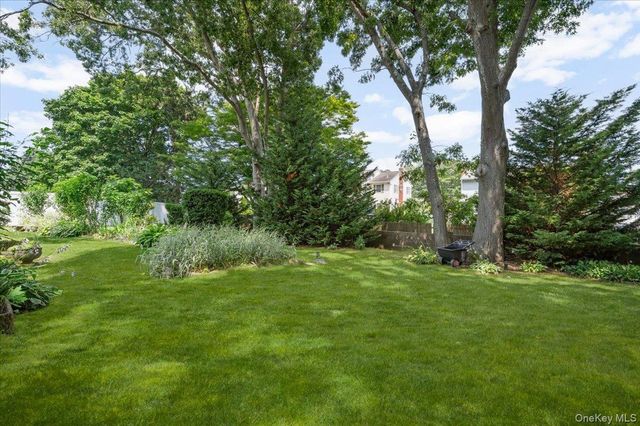 103 Bonnie Road, Oakdale, NY 11769