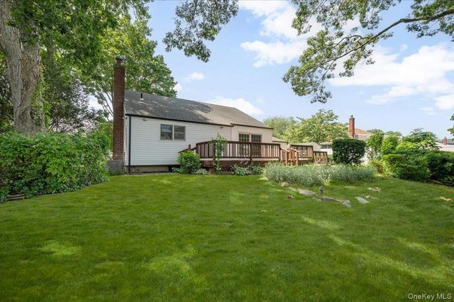 103 Bonnie Road, Oakdale, NY 11769