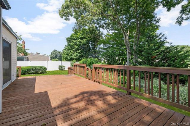 103 Bonnie Road, Oakdale, NY 11769
