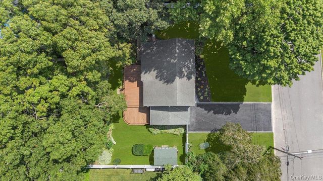 103 Bonnie Road, Oakdale, NY 11769