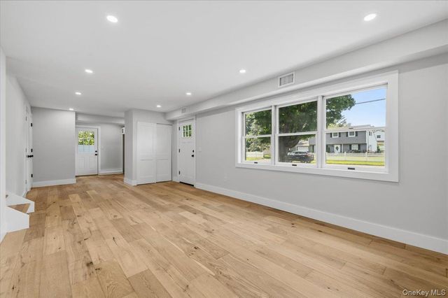 103 Bonnie Road, Oakdale, NY 11769