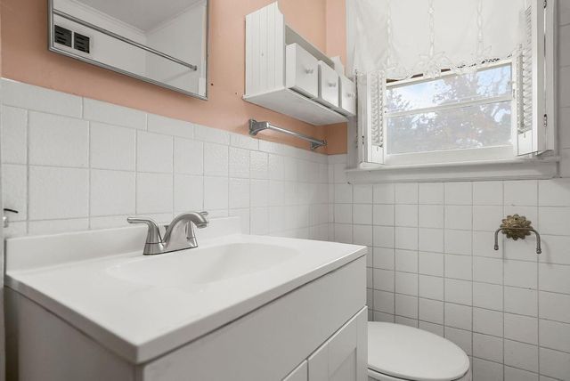 7927 Greeley Avenue, Kansas City, KS 66109