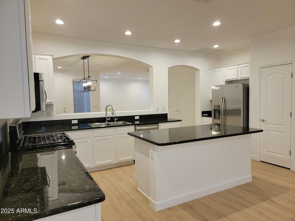 6850 S Birdie Way, Gilbert, AZ 85298