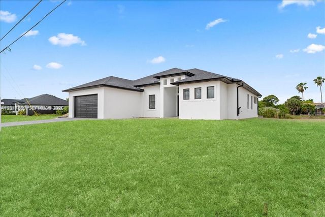 502 NE 5th PL, Cape Coral, FL 33909
