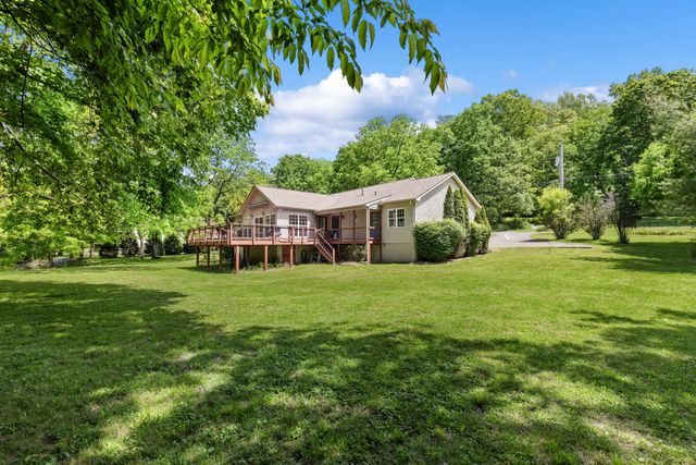 2524 Distillery Rd, Greenbrier, TN 37073