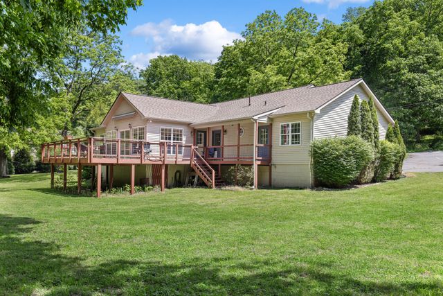 2524 Distillery Rd, Greenbrier, TN 37073