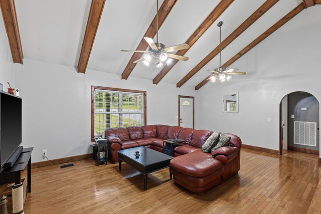2524 Distillery Rd, Greenbrier, TN 37073