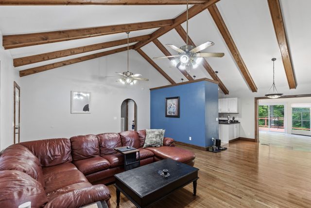 2524 Distillery Rd, Greenbrier, TN 37073